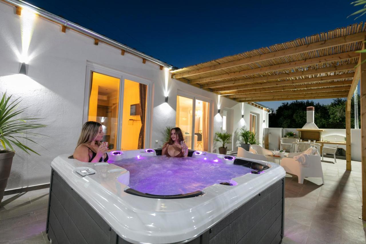 Jacuzzi Deluxe Villa Skala Sotiros Buitenkant foto