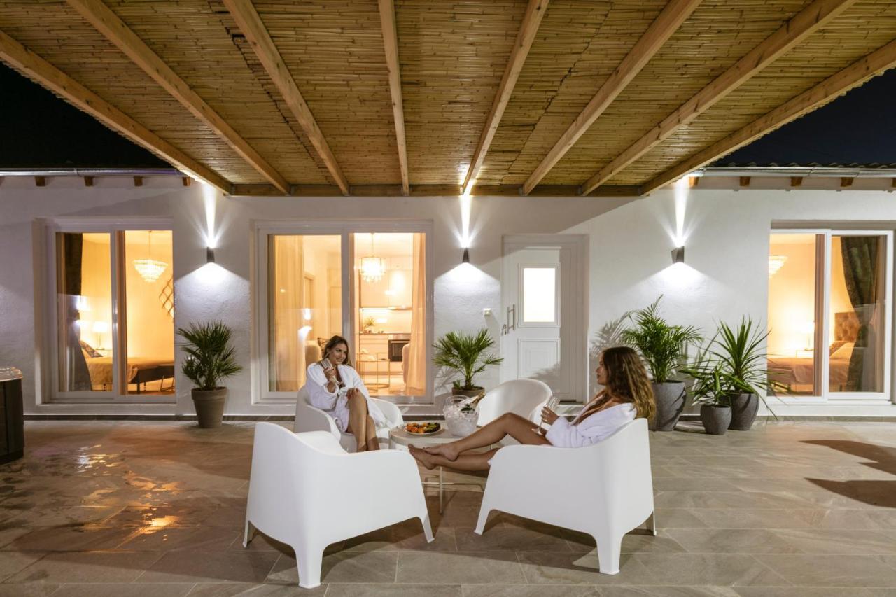Jacuzzi Deluxe Villa Skala Sotiros Buitenkant foto