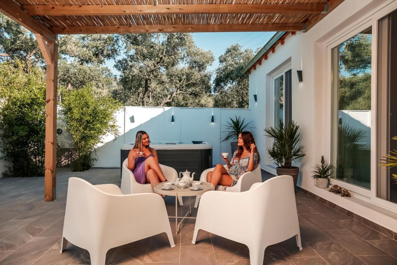 Jacuzzi Deluxe Villa Skala Sotiros Buitenkant foto