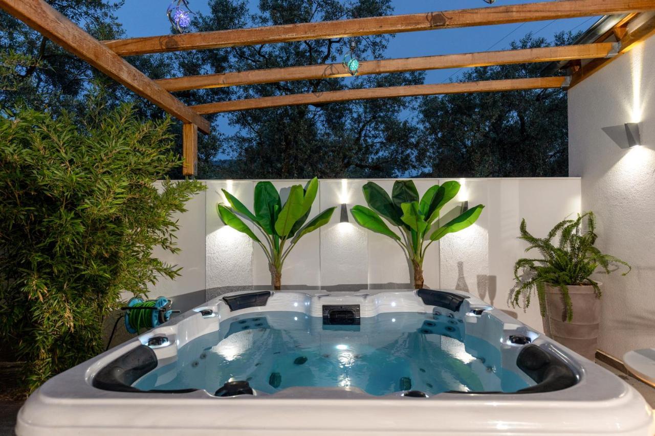 Jacuzzi Deluxe Villa Skala Sotiros Buitenkant foto